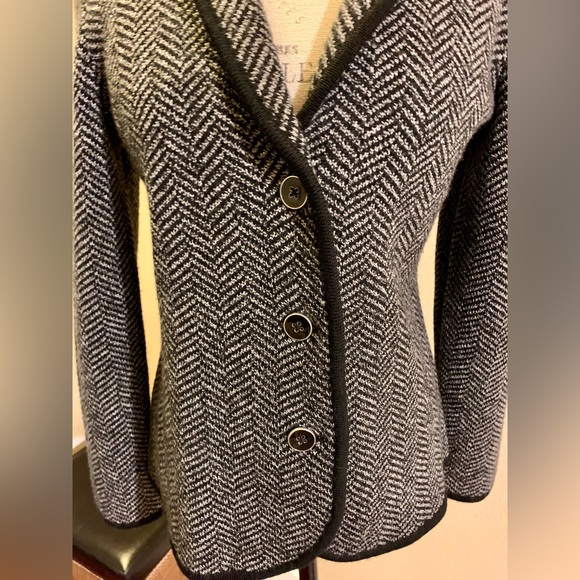 HOST PICK-NWT PURE MERINO WOOL. SOFT & LOVELY. A CLASS ACT❤️ - Picture 4 of 7